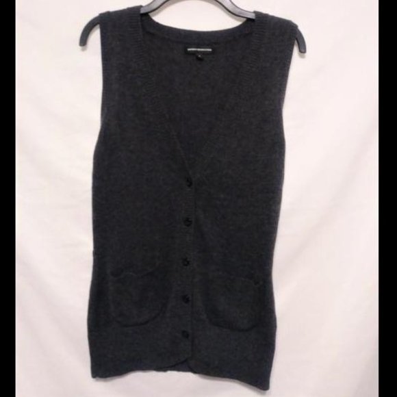 Buttoned Sweater Vest - Picture 6 of 8